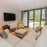 Rivers Edge 度假居 *