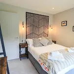 度假居 Rivers Edge *